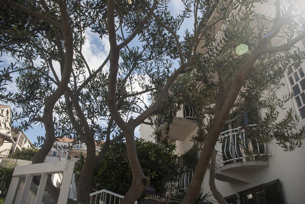 Apartments Vongula Trogir Bagian luar foto