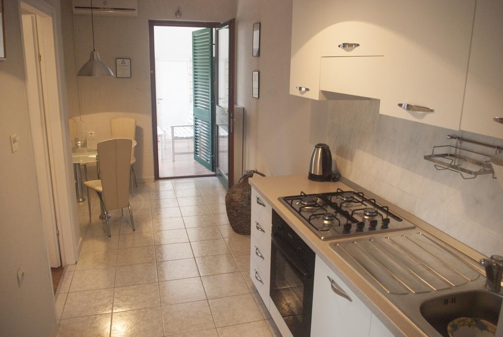 Apartments Vongula Trogir Bagian luar foto